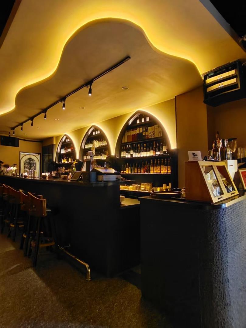 <a href=http://hxet.cn/yulezhuanqu/yulezhuanquliebiao/ target=_blank class=infotextkey>重慶酒吧裝修</a>效果圖，非常有格調，燈光柔和