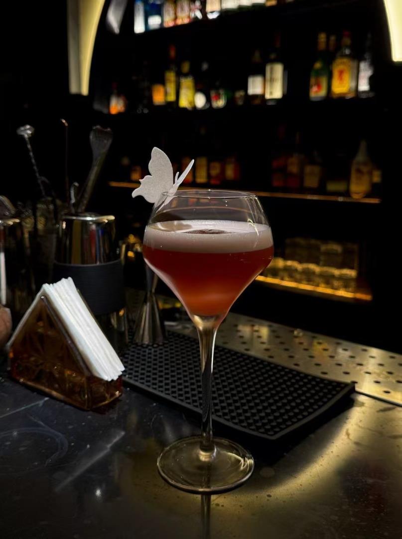 重慶酒吧裝修效果圖，非常有格調，燈光柔和